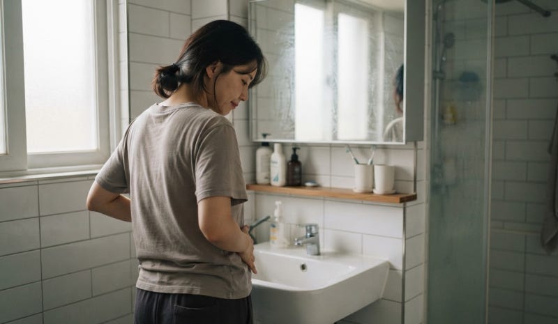 "어제 먹은 음식 때문인 줄 알았는데.." 변 색깔, 그냥 넘기면 안 되는 이유