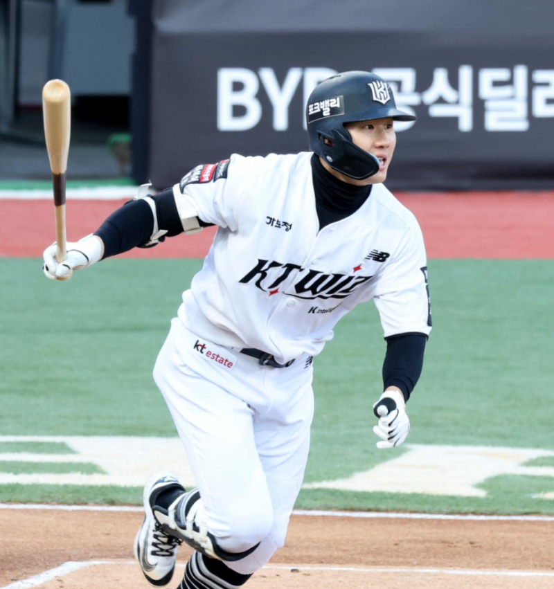 "둘 다 200 넘는다" 롯데 레이예스·KT 최원준, KBO 최초 동시 대기록이 눈앞인 이유는? 이제 숫....