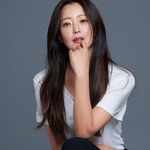 김희선, 서점서 당당 독서 모습 ‘컨셉 아님’…아무도 못 알아본 반전 일상