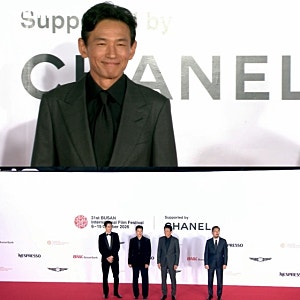 황정민, 부국제 레드카펫 등장, 논란 후 3개월 만에 공식석상 복귀