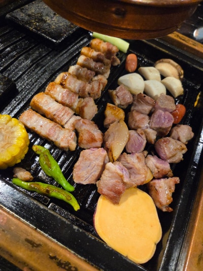 포항 영일대해수욕장 맛집 마장동김씨 포항영일대점/직접구워주는 삼겹살 맛집/영일대 데이트 하기 좋은 분위기 좋은 맛집