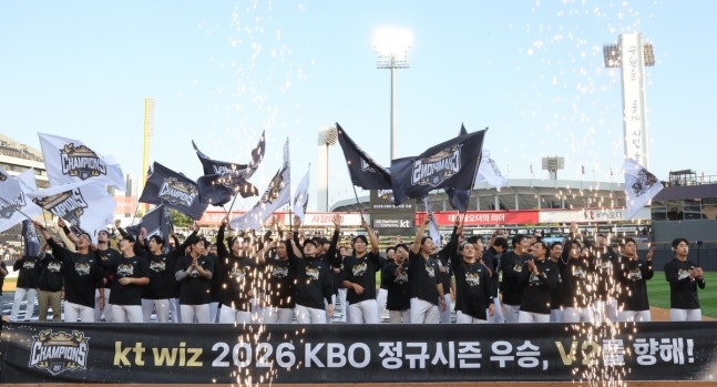 KT 위즈 정규시즌 우승, 홈 관중 100만 명과 함께 만든 수원의 가을