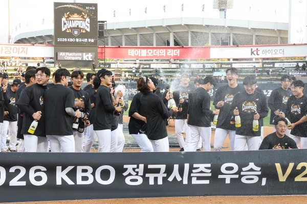 KT의 '신들린 영입' 역대 최고성적과 100만 관중 달성