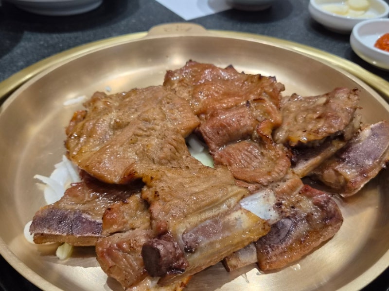순천 갈비 맛집 쌍교숯불갈비 구워져 나오는 돼지갈비와 들깨수제비 맛집