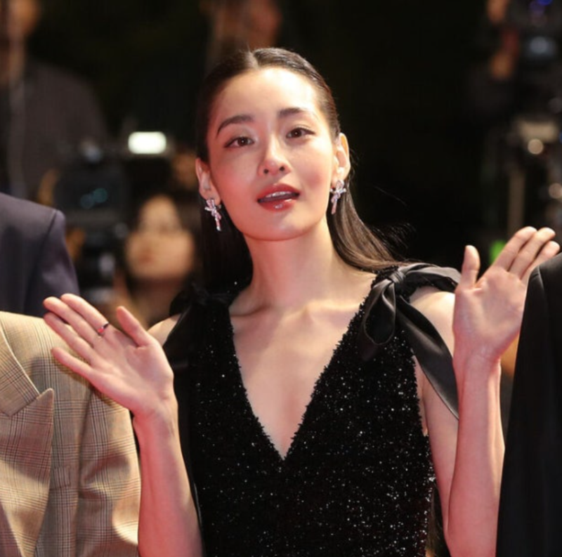 ‘뼈말라’ 된 진짜 이유있었다…부산영화제서 포착된 김민하, 통통했던 모습은 어디로?