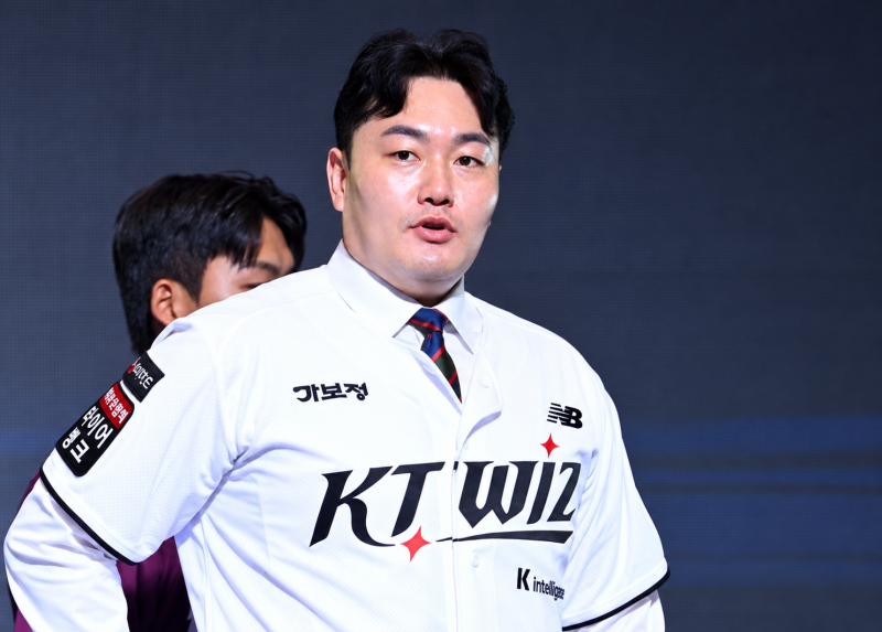 최지만 계약금 0원, MLB 67홈런 타자가 한 푼도 못 받은 이유