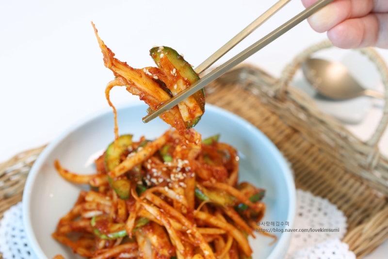 도라지오이무침 도라지초무침 레시피 도라지 쓴맛 빼는법