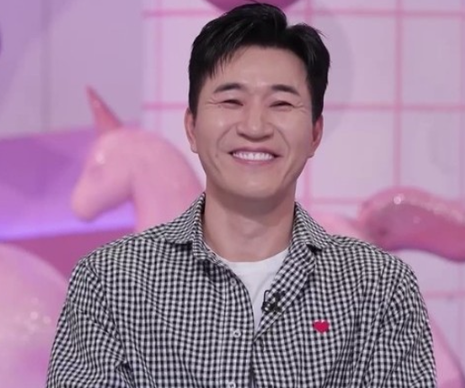 김종민, 결혼 1년여 만에 아빠 된다...11세 연하 아내 임신 17주 “1년 금주했다”