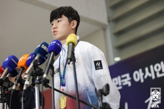 경악 또 경악! 韓 아시안게임 축구 주장 이기혁 국제적 망신! 병역 혜택 논란, 사회적 문제 넘....