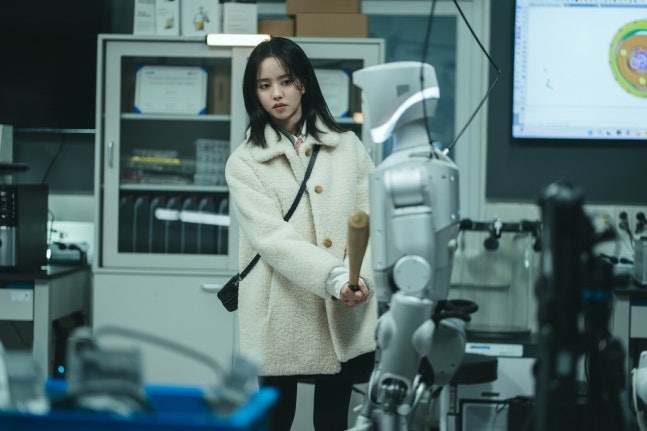 김소현 야구 방망이 포착, ENA 드라마 연애박사 랩실 난장판 된 이유는?