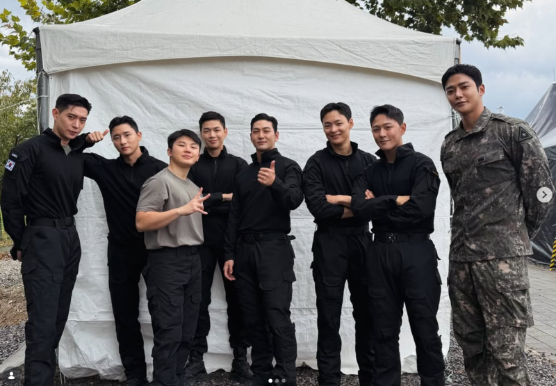 군복 입고도 빛나는 비주얼, 지상군페스티벌 접수한 스타군단의 정체는?