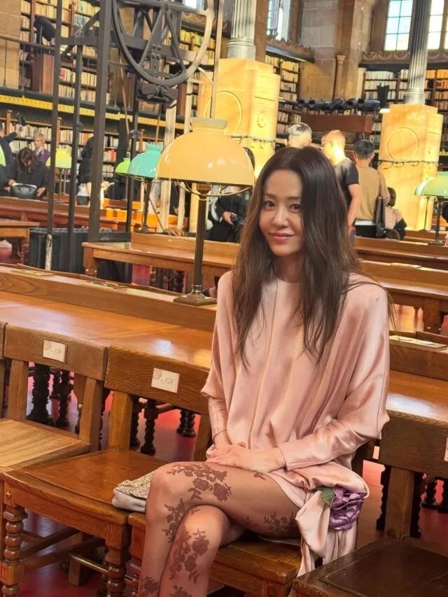 하이힐 신고 휘청여서 쓰러지는 줄 알았더니… 파리서 피자 두 손으로 먹방 찍은 고현정의 ....