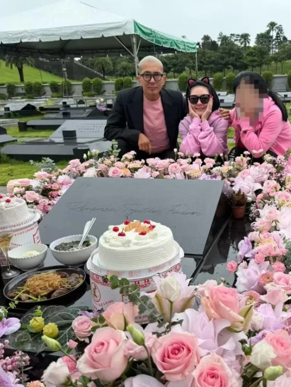 구준엽, 故서희원 48번째 생일에도 그 자리에ㅠㅠ 분홍 꽃으로 둘러싼 묘소, 처가 식구들과 ....