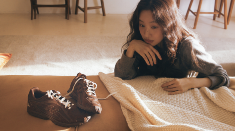 “원피스에 운동화?” 정려원 뉴발란스, 의외로 잘 어울린 이유