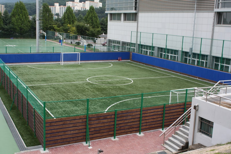 축구 골대 안전매트, 왜 설치해야 할까요? 골포스트 충돌사고 예방을 위한 필수 안전보호대