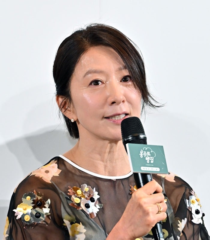 59세 김희애, 파리 다녀오자마자 7km 런... 시차적응 비법 뭐길래
