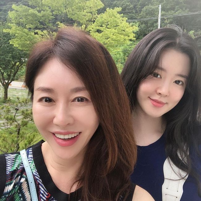 "환갑 나이가 믿기지 않는 방부제 미모!" 배우 김예령, 손주에게까지 "이모" 소리 들은 역대급....