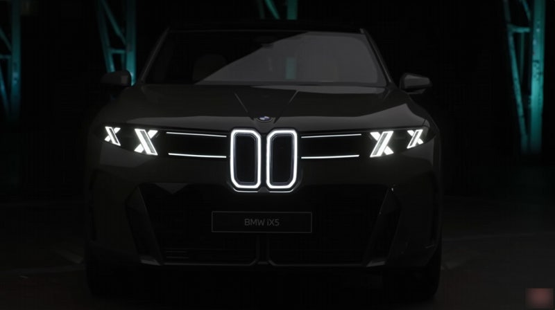 BMW iX5 공개, X5가 전기차로 바뀌면 무엇이 달라질까?