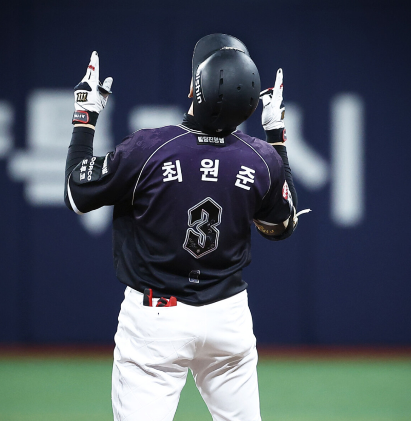 "48억 너무 비싼 거 아니냐고요?" 최원준이 대답 대신 200안타를 쳐버렸습니다
