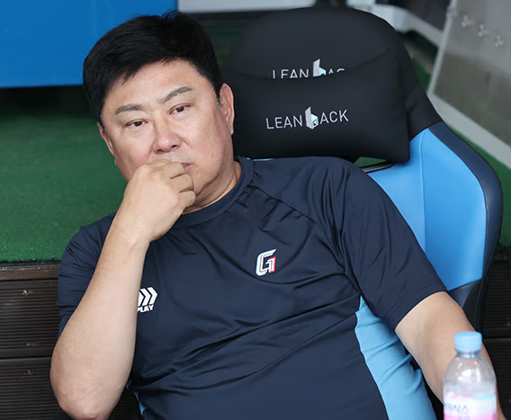 "80억 50억 퍼주고 성적이 이 모양인가" 9년 연속 가을야구 탈락한 롯데...쓸데없는 돈질이 부....