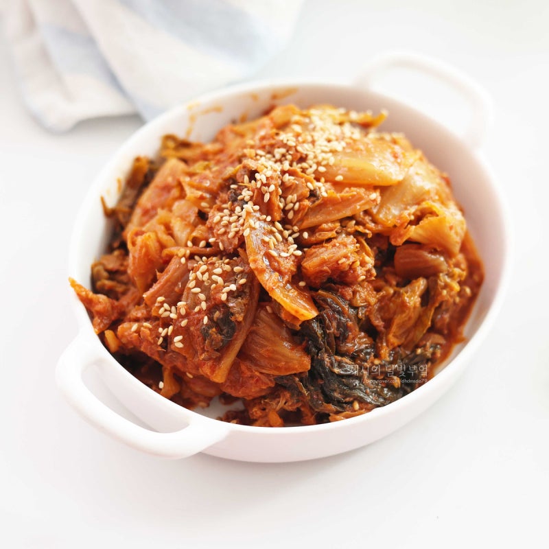 신김치볶음 레시피 참치김치볶음 만드는법 신김치 요리 활용법