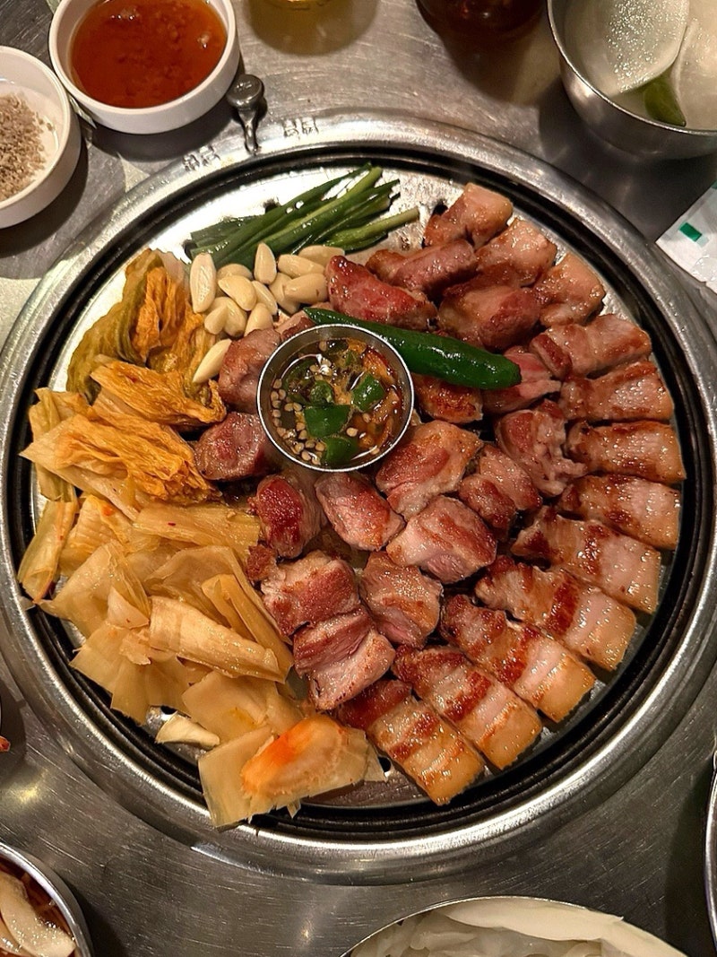 [부산 부전동 맛집] 부산댁 서면본점 | 서면 구워주는 고기집 삼겹살과 목살 모둠한판 추천