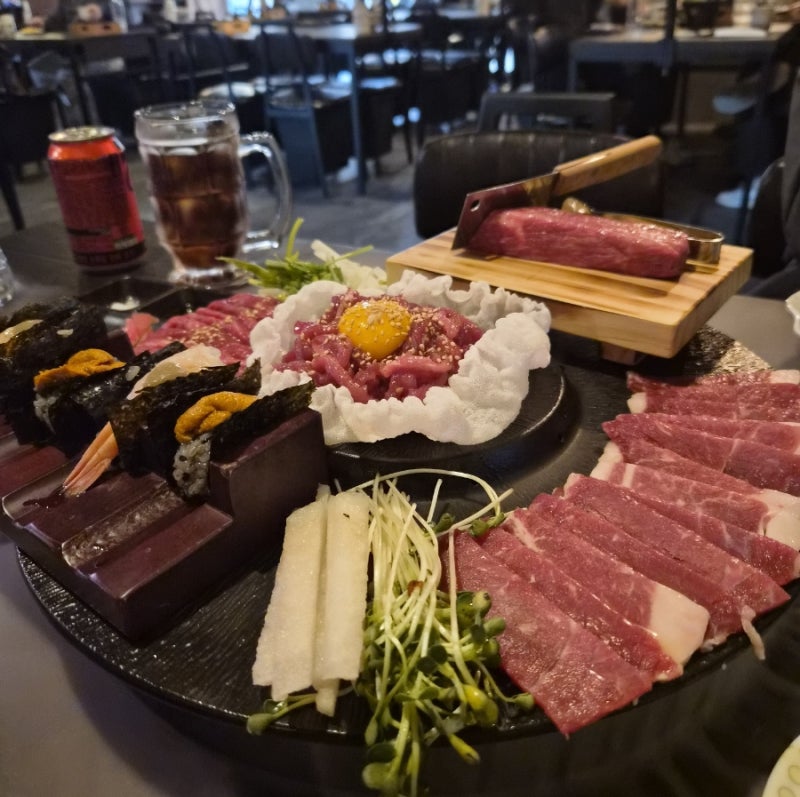 홍대 데이트 코스 육회 맛집 '우깃' | 육회·육사시미·차돌사시미 먹어본 후기
