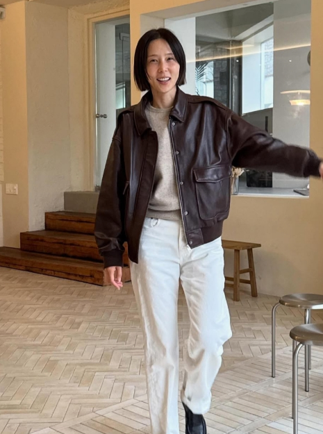 가을 여성 데일리룩 코디와 2026 유행 컬러