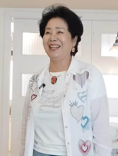 명품을 30년 넘게 신는다고? …신발에만 수억 쓴 80대 여자연예인의 애착 브랜드