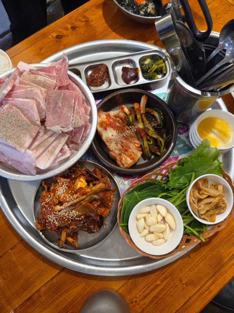 [수원 행궁동 맛집] 빨간지붕 | 야쟝 냉동삼겹살 맛집 공휴일 방문 웨이팅 꿀팁 (친돈친산)