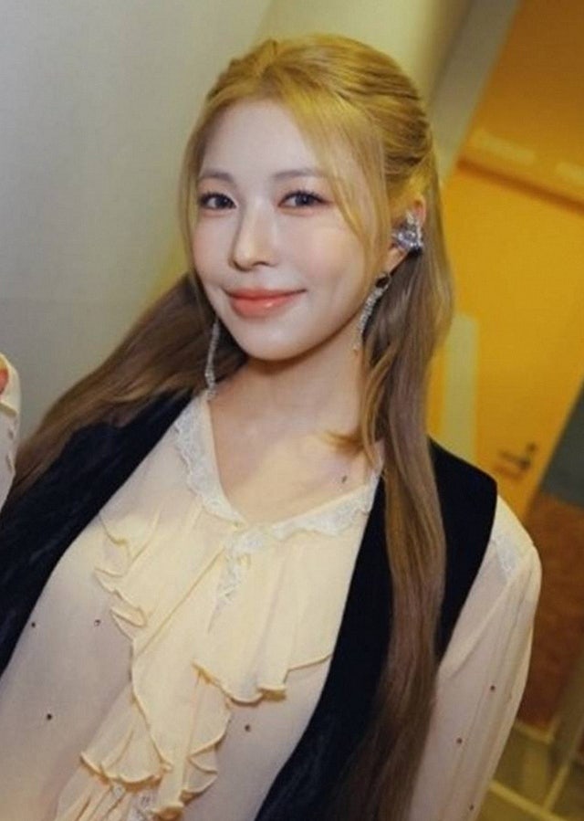 "26년 전 그대로네" 13세 데뷔한 가수가 41세에도 변함없는 모습으로 놀라게 한 근황