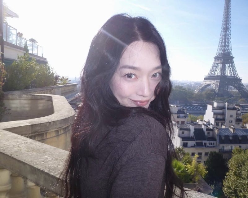 “구미호 시절인 줄…” 40대 신민아, 루이비통 쇼 가기 전부터 난리