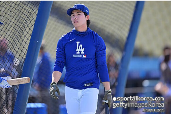 [MLB] "김혜성의 내년은 어쩌나..다저스 '슈퍼 유틸리티' 로하스, 美 시민권 취득"
