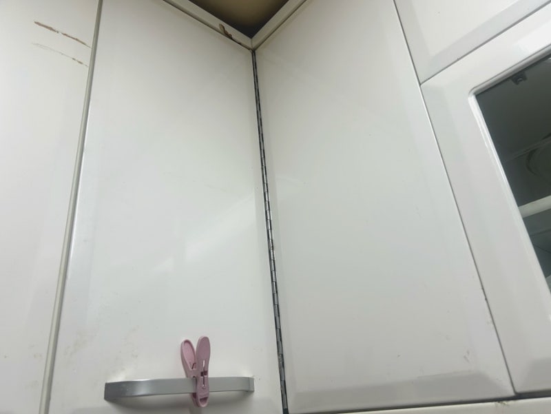 대구 가구 경첩 교체로 장롱 붙박이장 씽크대 접이식 상부장 수리