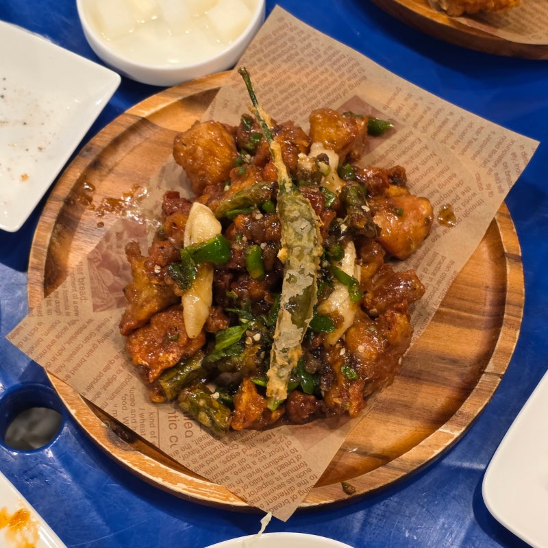 [경주 황리단 치킨] 황리단길 야장 술집: 땡초간장 치킨과 후라이드 치킨 - 포장 가능
