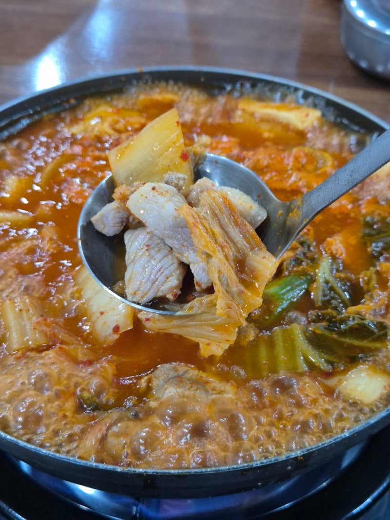 (수원) 이은영 모듬 김치찌개 인계본점- 직접 담근 김치로 만든다는 김치찌개