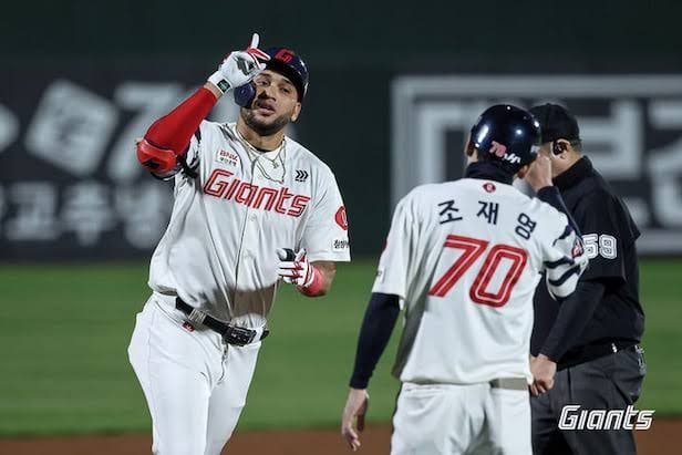 KBO 최초 한 시즌 200안타 타자 2명 탄생…레이예스 vs 최원준, 최다안타 경쟁은 아직 끝나지 않....