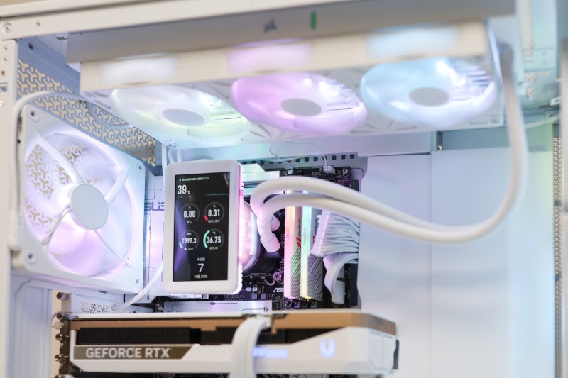 대화면 LCD 탑재, CPU 수냉쿨러 추천 커세어 타이탄2 후기