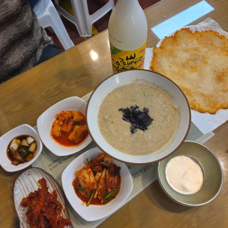 속초 중앙시장 신토불이 감자옹심이+옥수수막걸리 점심으로 딱