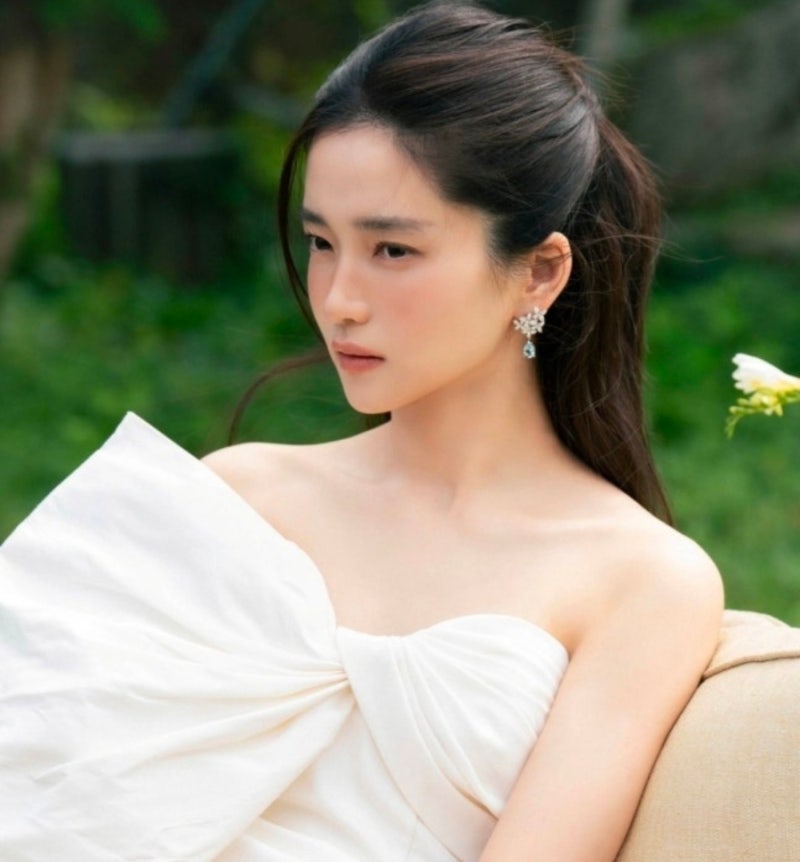 김태리 극세사 몸매 근황, 166cm 가녀린 실루엣 가을 화보에 시선 집중
