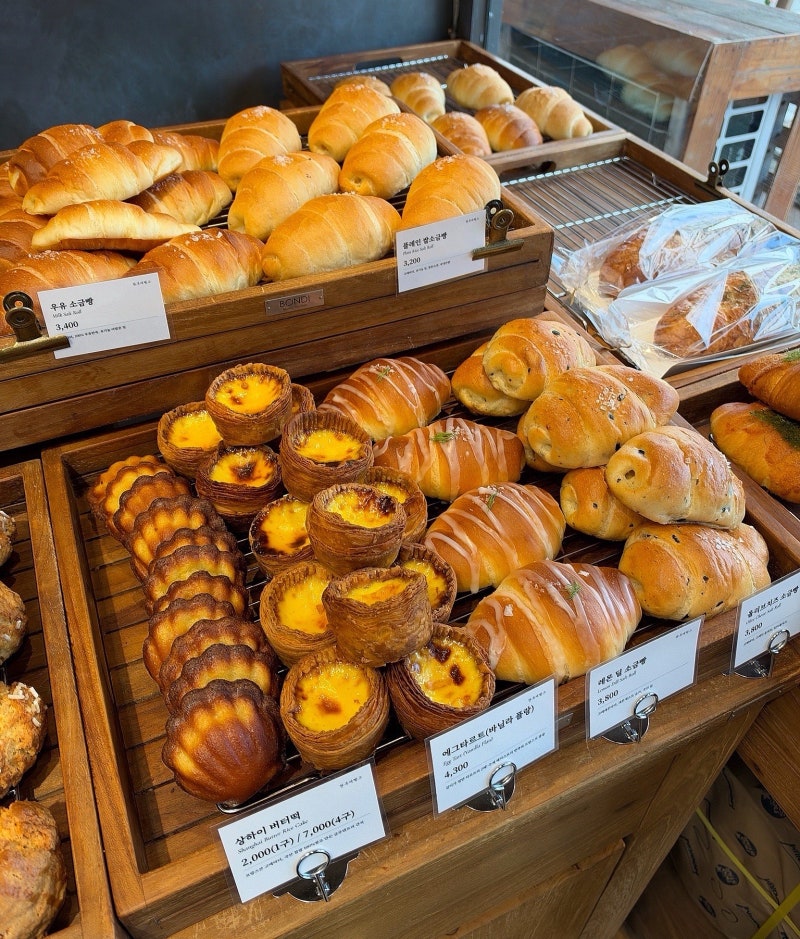 Wanbu Bakery Cafe, a Recommended Dessert Spot at Suji-gu Office