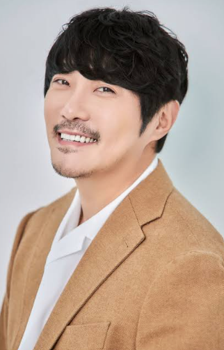 KCM 프로필, 데뷔 전 배달 일을 하던 청년이 얼굴 없는 가수와 예능인을 모두 지나온 20년