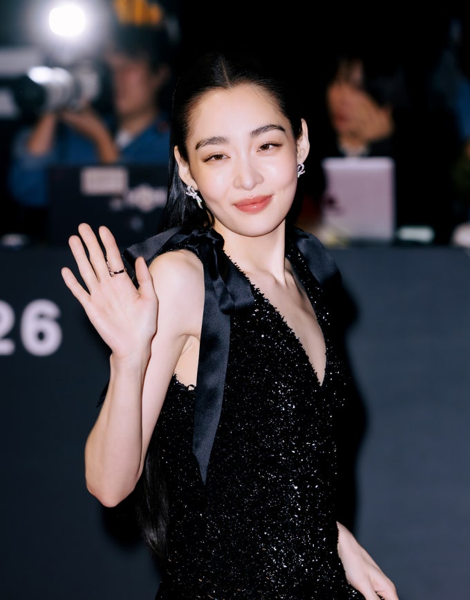 부산국제영화제 김민하, 개막작 주연에 단독 MC까지…"작년에 빚졌다" 떨리는 목소리로 연 이....