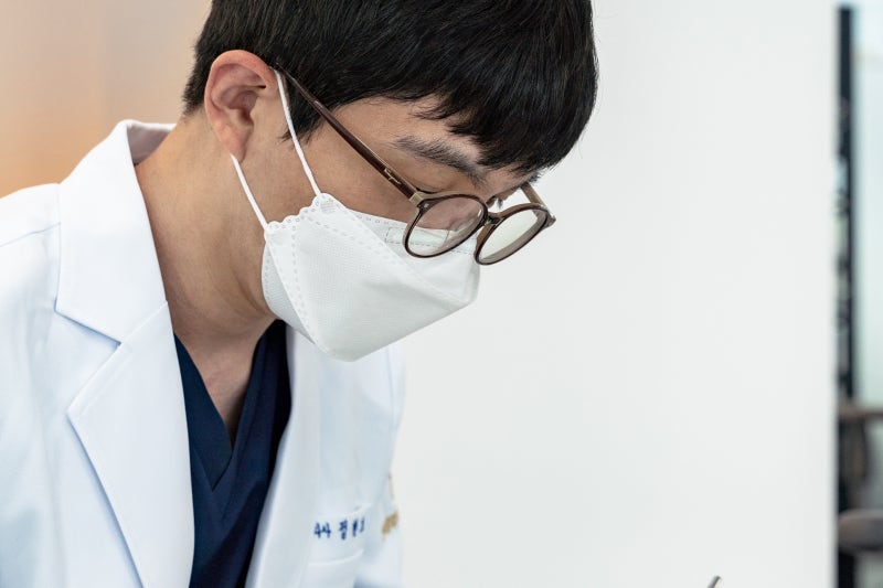 회복이 걱정될 때 춘천치과 임플란트 후 식사 재개 시기와 음식 주의점을 제대로 비교하는 ....