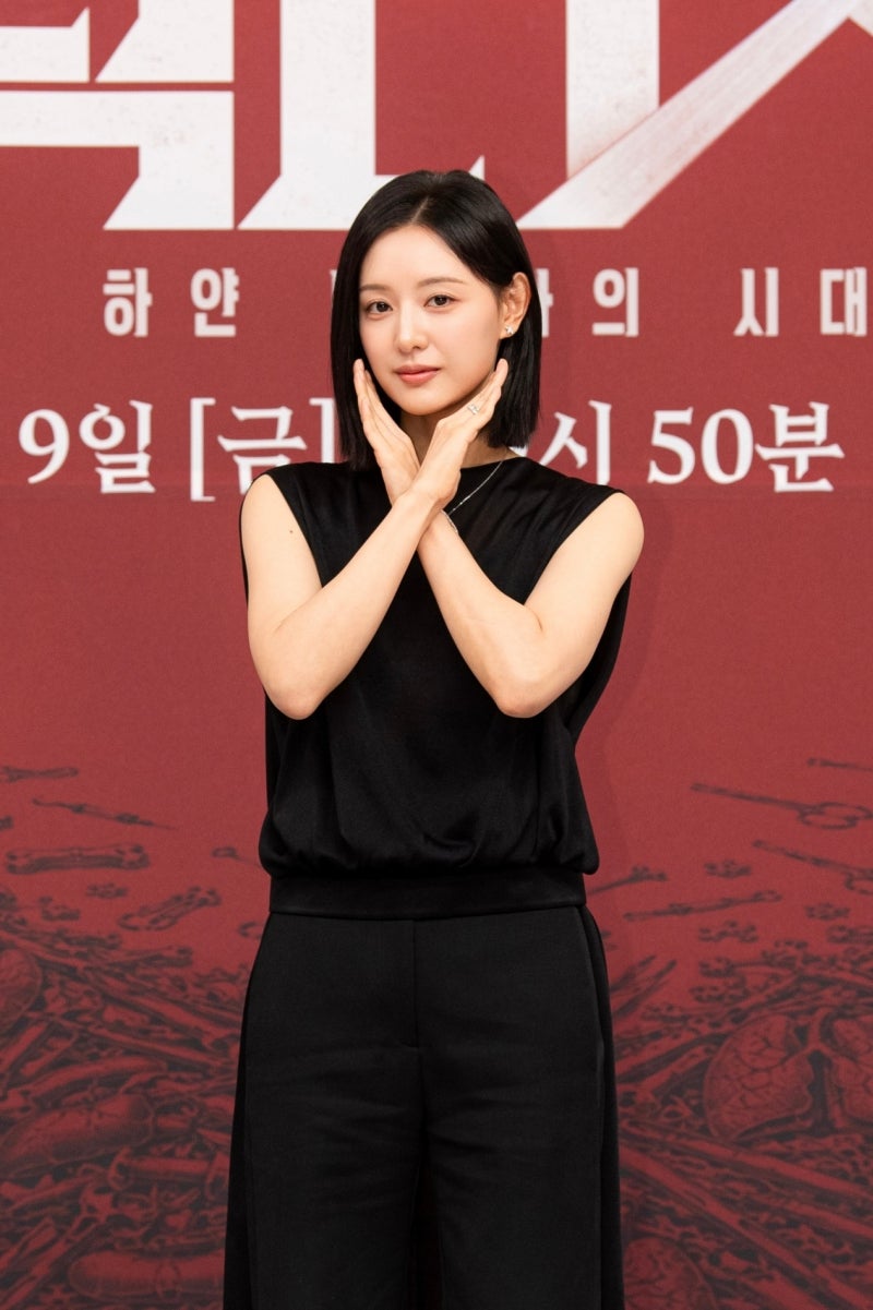 김지원 10년 만에 단발로 잘랐다, ‘눈물의 여왕’ 화려함 싹 덜어낸 이유