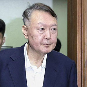 윤석열 2심서 무죄로 뒤집혔다…명태균 여론조사 2억7000만원, 1심과 달라진 판단은