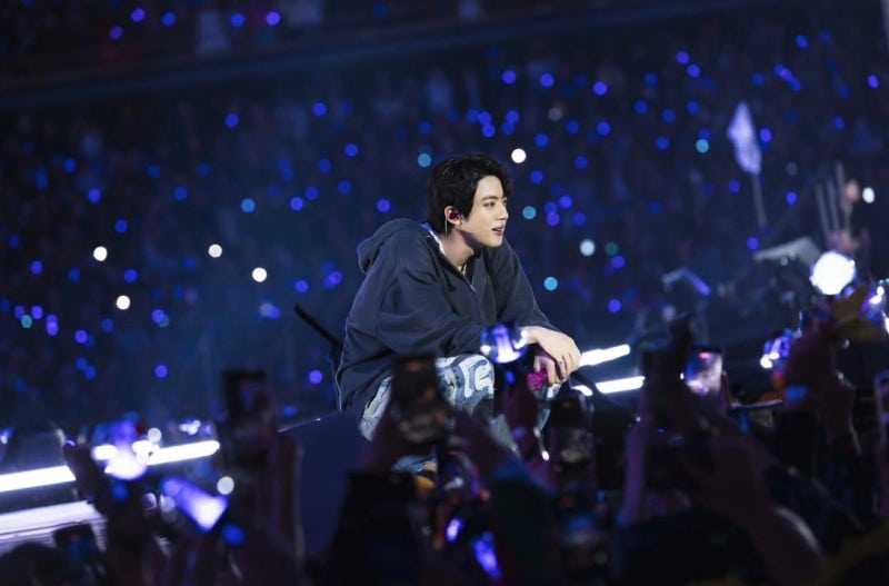 “보고타의 순간을 다시 꺼내본 진” BTS 진 인스타그램 사진에 제이홉까지 등장