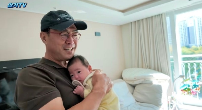 ‘64세’ 이만기, 세쌍둥이 할아버지 된 근황...“며칠 못 보면 보고 싶어”