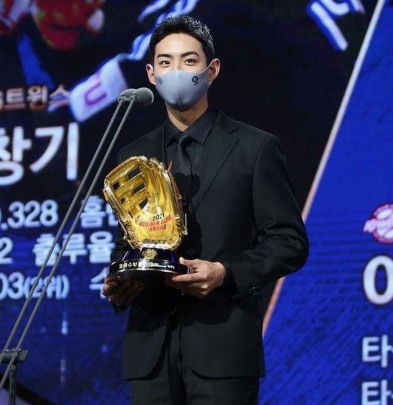 "4번째 황금장갑 노리는 구자욱…골든글러브 못 받는다!" 구자욱 앞에 나타난 외야수 경쟁자....
