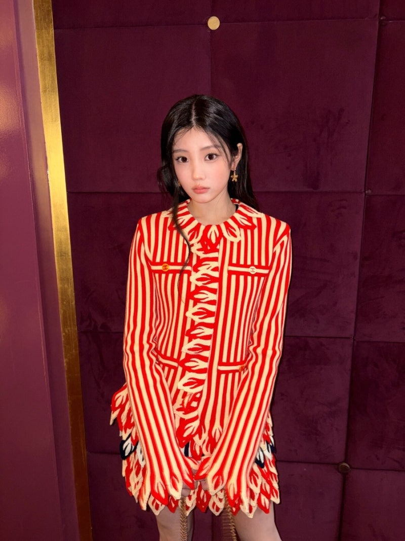 아일릿 원희 샤넬 풀착장 어디꺼? 스트라이프 셋업부터 호보백·구두까지